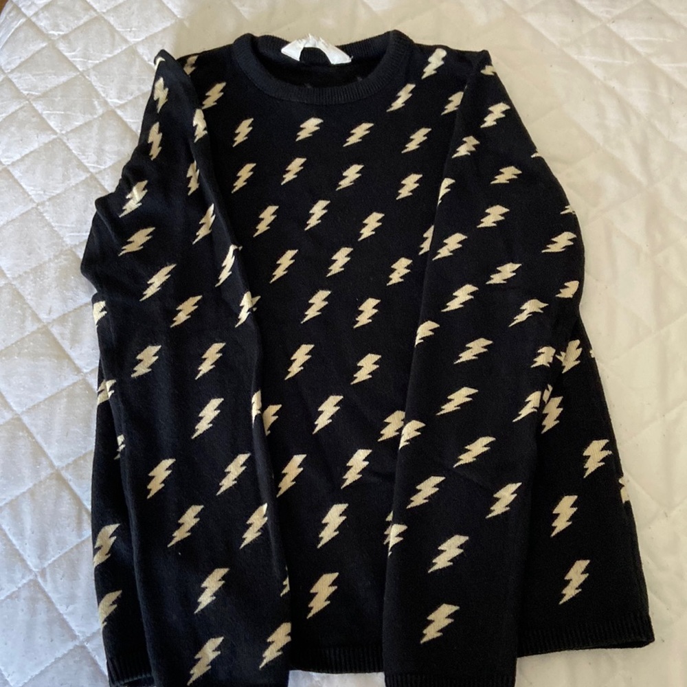 Boys sweater in good condition.